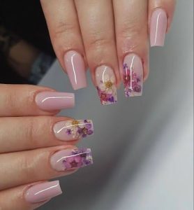 ELEGANT-NAIL-STYLE-FOR-MIDDLE-AGE-WOMEN-07